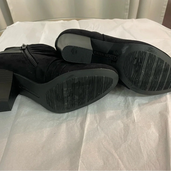 NEW without tags Laura Ashley Booties size 7 - Picture 3 of 4